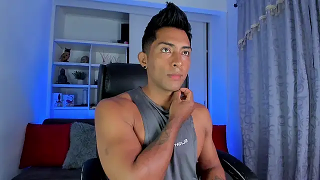 Snapshot of Couple_muscle1 chatting on 12-09-24, 02:39 Couple muscle1 online show from 12-09-24, 02:39