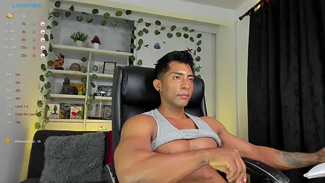 Snapshot of Couple_muscle1 chatting on 01-24-25, 01:57 Couple muscle1 online show from 01-24-25, 01:57