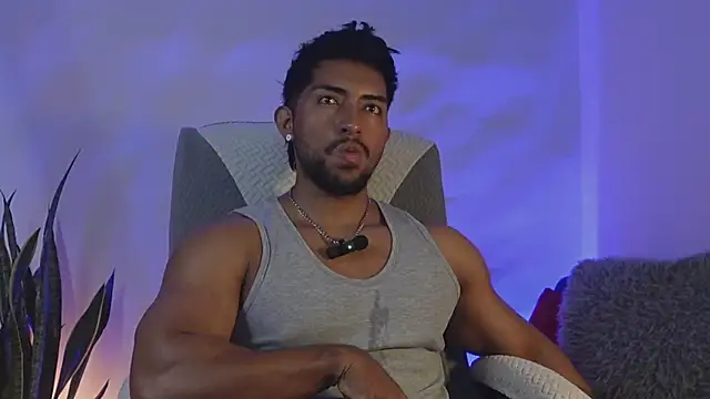 Snapshot of Couple_muscle1 chatting on 04-11-26, 07:07 Couple muscle1 online show from 04-11-26, 07:07