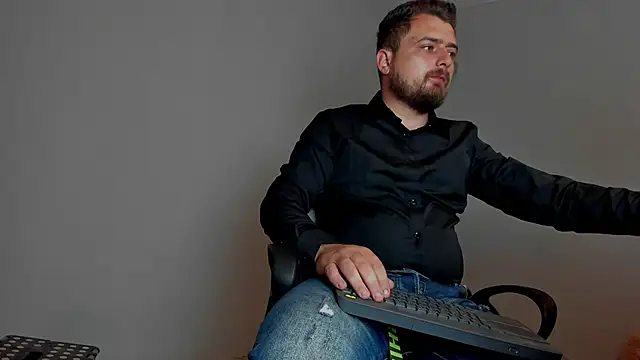 Snapshot of Master_Mark_Wayne chatting on 11-11-25, 05:02 Master Mark Wayne online show from 11-11-25, 05:02