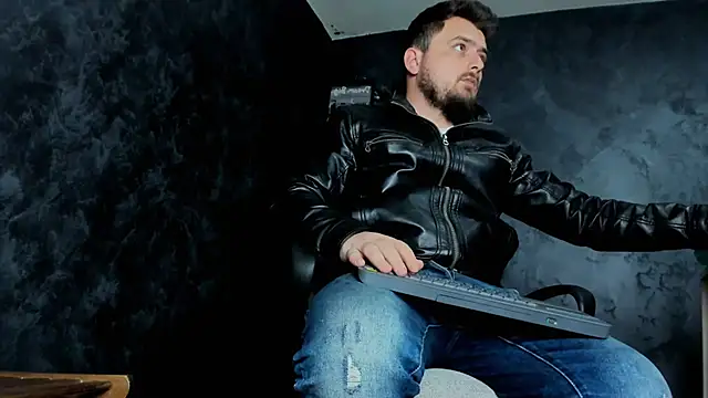 Snapshot of Master_Mark_Wayne chatting on 12-16-25, 03:39 Master Mark Wayne online show from 12-16-25, 03:39