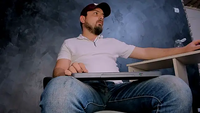 Snapshot of Master_Mark_Wayne chatting on 03-09-26, 05:11 Master Mark Wayne online show from 03-09-26, 05:11