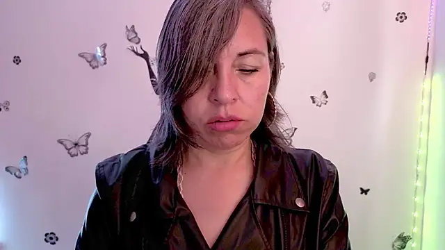 Lady breaks hearts online show from 05-14-26, 12:45