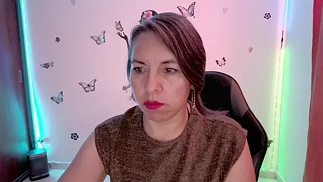 Lady breaks hearts online show from 07-13-26, 02:53