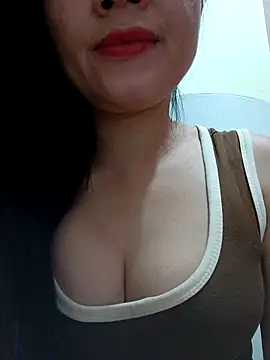 Snapshot of Lyly_sexy2k chatting on 03-22-25, 05:09 Lyly sexy2k online show from 03-22-25, 05:09