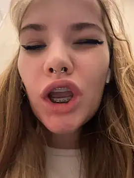 Snapshot of Holy_Tereza chatting on 12-03-24, 03:44 Holy Tereza online show from 12-03-24, 03:44