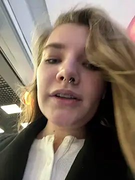 Snapshot of Holy_Tereza chatting on 01-17-25, 06:23 Holy Tereza online show from 01-17-25, 06:23