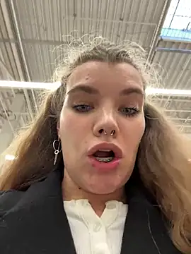 Snapshot of Holy_Tereza chatting on 02-20-25, 02:35 Holy Tereza online show from 02-20-25, 02:35