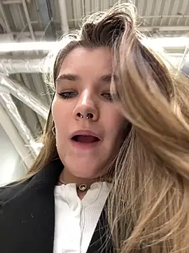 Snapshot of Holy_Tereza chatting on 03-11-25, 03:23 Holy Tereza online show from 03-11-25, 03:23