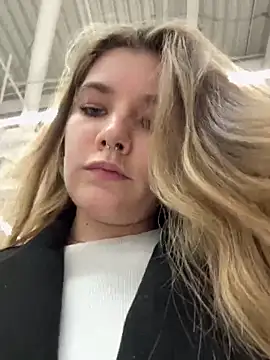 Snapshot of Holy_Tereza chatting on 03-14-25, 03:25 Holy Tereza online show from 03-14-25, 03:25