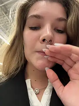 Snapshot of Holy_Tereza chatting on 03-22-25, 03:20 Holy Tereza online show from 03-22-25, 03:20