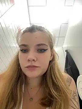 Snapshot of Holy_Tereza chatting on 09-20-25, 03:35 Holy Tereza online show from 09-20-25, 03:35