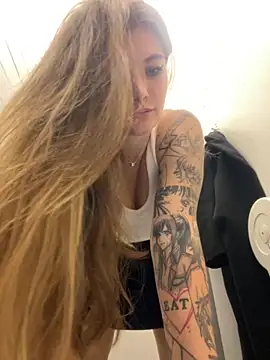 Snapshot of Holy_Tereza chatting on 09-24-25, 03:37 Holy Tereza online show from 09-24-25, 03:37