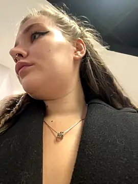 Snapshot of Holy_Tereza chatting on 11-09-25, 03:43 Holy Tereza online show from 11-09-25, 03:43