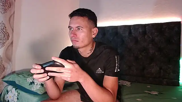 Snapshot of brandon_a_collin chatting on 02-16-25, 11:38 brandon a collin online show from 02-16-25, 11:38