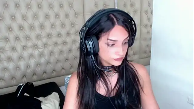 Dollbehavior  online show from 11-22-25, 04:22