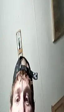 Snapshot of Snowwisss chatting on 10-27-25, 02:15 Snowwisss online show from 10-27-25, 02:15