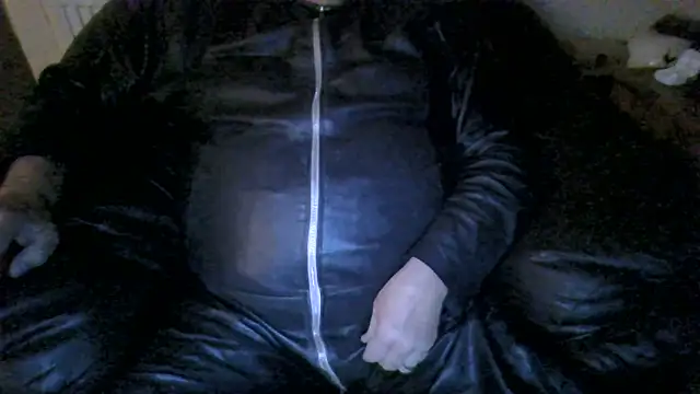Snapshot of Leatherman63 chatting on 06-05-26, 02:29 Leatherman63 online show from 06-05-26, 02:29