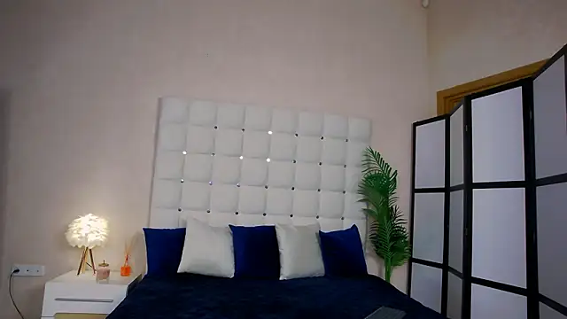 NicoleRosss online show from 03-04-25, 06:18