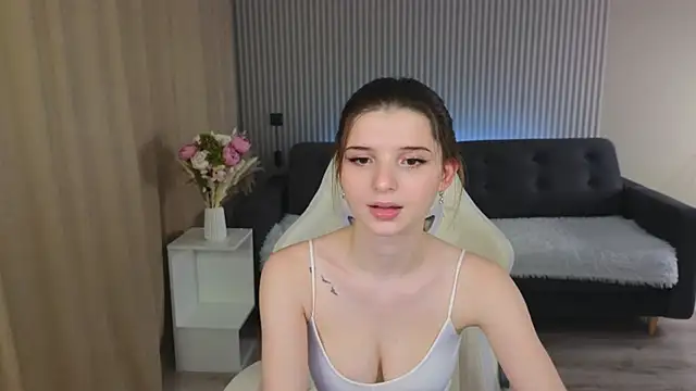 sofia  home online show from 11-02-25, 04:31