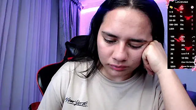 Snapshot of Lexyevans chatting on 02-14-25, 11:42 Lexyevans online show from 02-14-25, 11:42