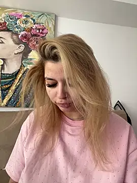 Snapshot of AllysonK chatting on 04-19-26, 11:31 AllysonK online show from 04-19-26, 11:31