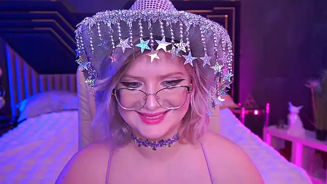 Snapshot of CoolTatis chatting on 12-21-25, 07:26 CoolTatis online show from 12-21-25, 07:26