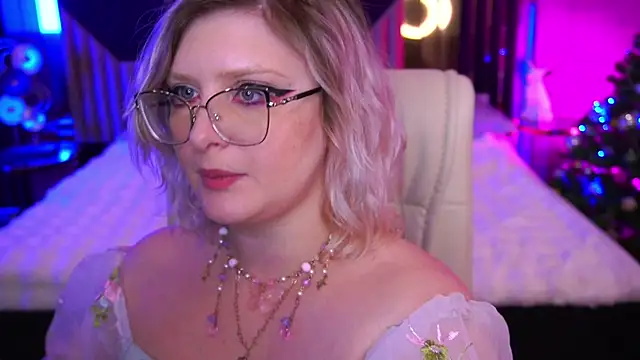 Snapshot of CoolTatis chatting on 01-06-26, 07:34 CoolTatis online show from 01-06-26, 07:34