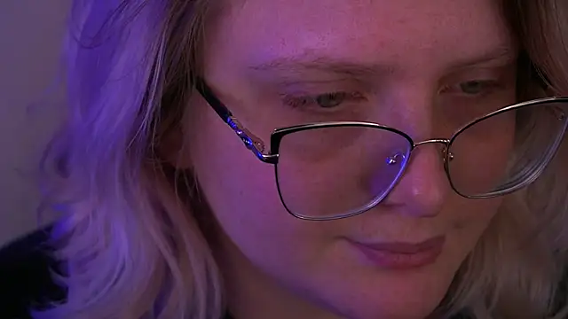 Snapshot of CoolTatis chatting on 02-16-26, 07:15 CoolTatis online show from 02-16-26, 07:15