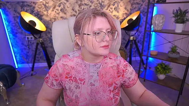 Snapshot of CoolTatis chatting on 06-22-26, 12:46 CoolTatis online show from 06-22-26, 12:46