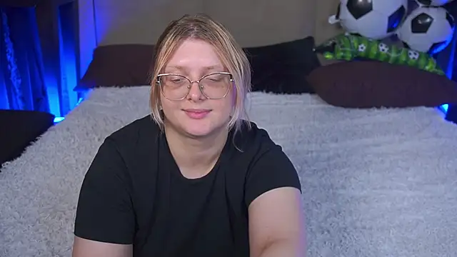 Snapshot of CoolTatis chatting on 07-06-26, 01:19 CoolTatis online show from 07-06-26, 01:19