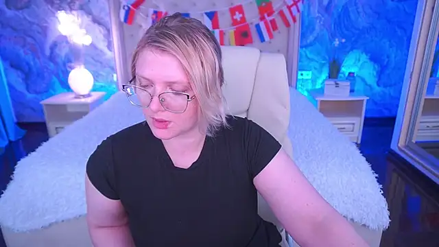 Snapshot of CoolTatis chatting on 07-17-26, 07:04 CoolTatis online show from 07-17-26, 07:04