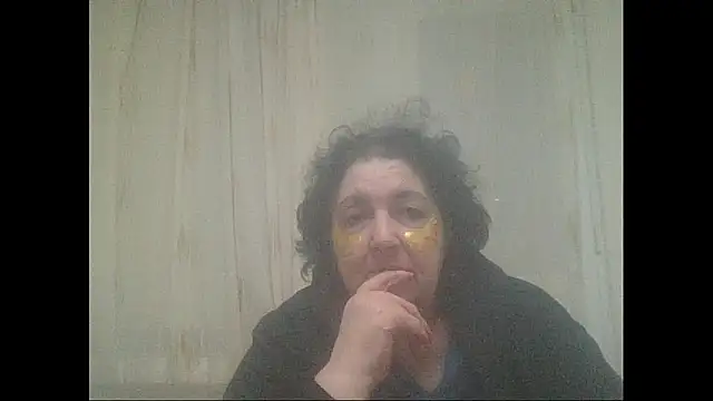 Snapshot of maturekorine chatting on 11-26-25, 06:31 maturekorine online show from 11-26-25, 06:31