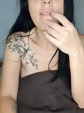 KarameloVzla online show from 11-18-25, 01:48