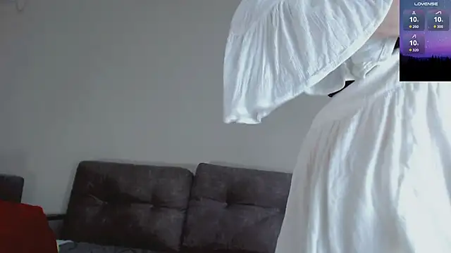 Amina Barbarian online show from 11-08-25, 06:07