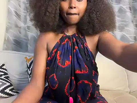 Snapshot of Chocolate_queen2 chatting on 06-19-26, 04:28 Chocolate queen2 online show from 06-19-26, 04:28