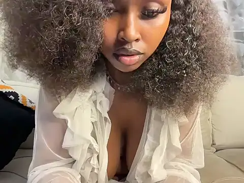 Snapshot of Chocolate_queen2 chatting on 06-20-26, 03:42 Chocolate queen2 online show from 06-20-26, 03:42
