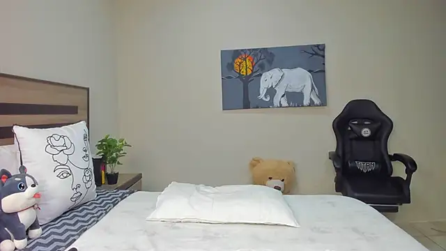 Renee-18 online show from 04-14-26, 10:49