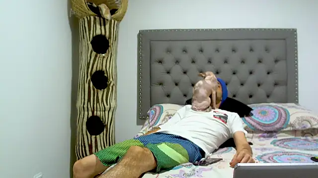 Snapshot of adan_eva960 chatting on 01-15-25, 12:19 adan eva960 online show from 01-15-25, 12:19