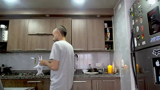 Snapshot of adan_eva960 chatting on 02-27-25, 02:00 adan eva960 online show from 02-27-25, 02:00