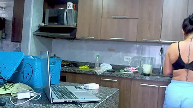 Snapshot of adan_eva960 chatting on 09-23-25, 04:21 adan eva960 online show from 09-23-25, 04:21