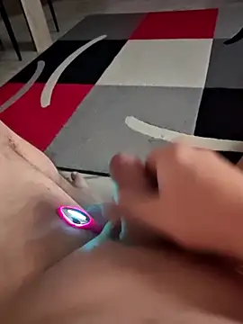 Szeltolo001 online show from 12-23-25, 04:54