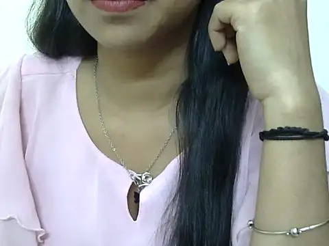 Snapshot of momo_lov chatting on 03-17-25, 05:23 momo lov online show from 03-17-25, 05:23