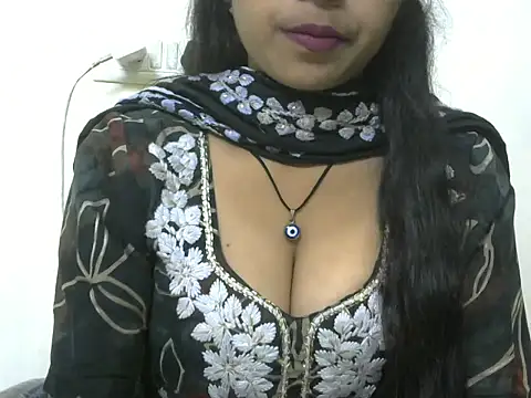 Snapshot of momo_lov chatting on 10-08-25, 05:05 momo lov online show from 10-08-25, 05:05