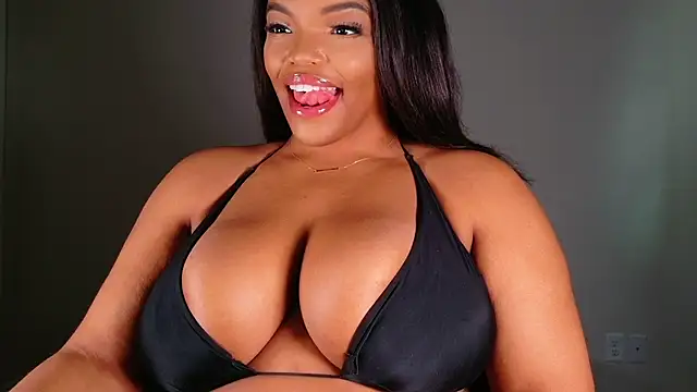 Snapshot of maybabi chatting on 02-15-25, 02:33 maybabi online show from 02-15-25, 02:33