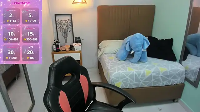 Snapshot of delilaquinn chatting on 01-13-25, 07:21 delilaquinn online show from 01-13-25, 07:21