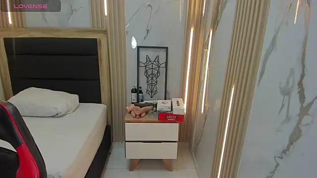 Snapshot of delilaquinn chatting on 09-19-25, 12:17 delilaquinn online show from 09-19-25, 12:17