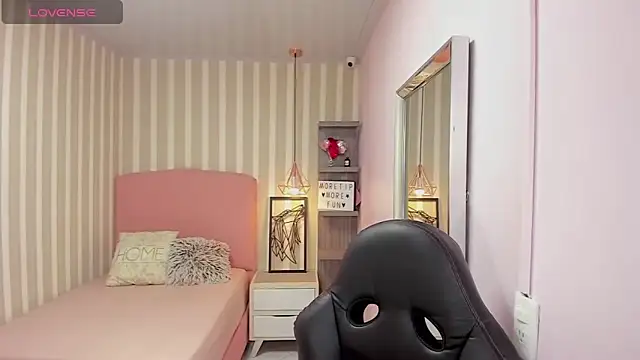 Snapshot of delilaquinn chatting on 12-01-25, 07:19 delilaquinn online show from 12-01-25, 07:19