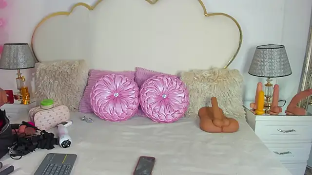 CahitlinBell online show from 10-22-25, 05:41