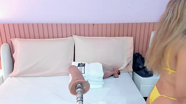 Snapshot of katia_expensive chatting on 10-14-25, 11:44 katia expensive online show from 10-14-25, 11:44